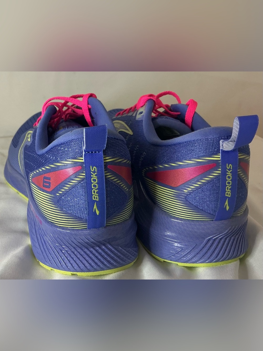 Brooks Women's Blue Running Shoes with Pink Laces NIB size 10.5 - Picture 7 of 10